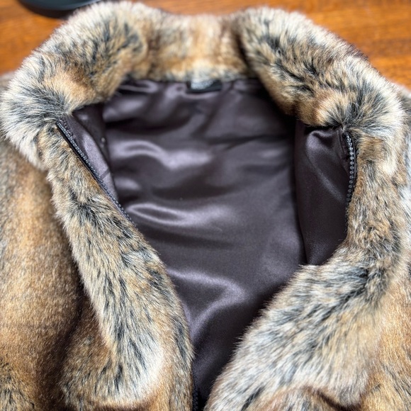 Faux Fur Brown Collared & Lined Vest w/2 Pockets Women’s Size Medium - Picture 5 of 7